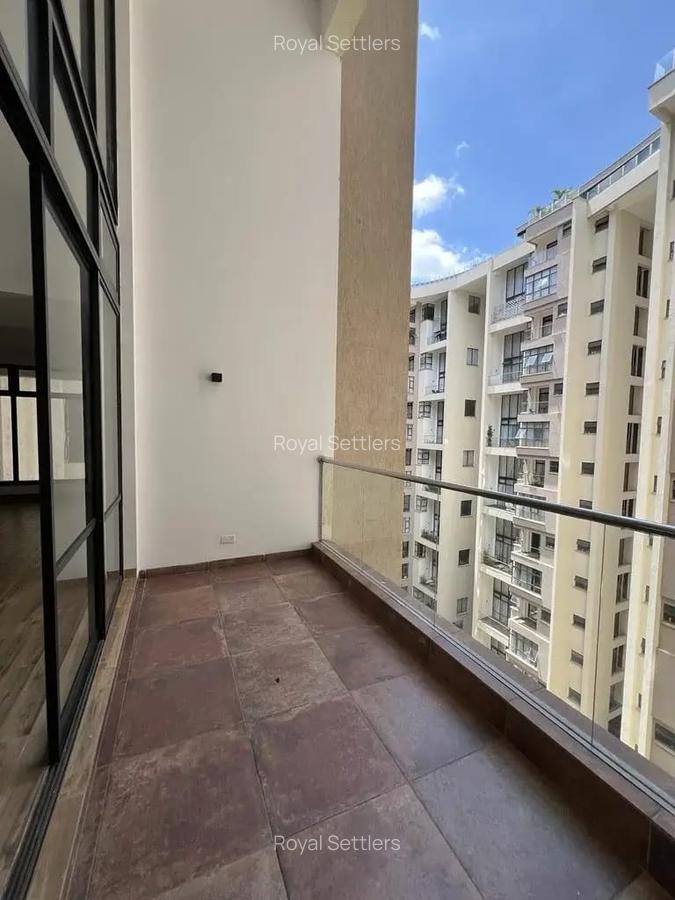 4 Bed Apartment with En Suite at Riverside Drive - 11