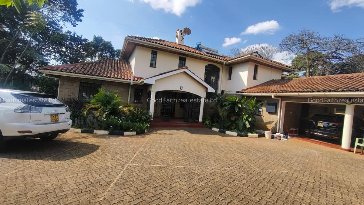 5 Bed House with En Suite in Runda - 1