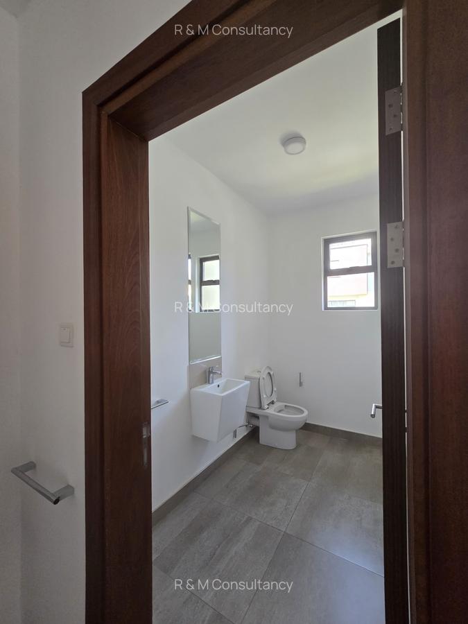 4 Bed House with En Suite at Two Rivers Mall - 8