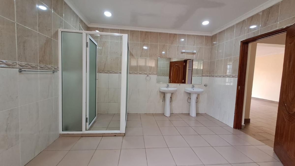 5 Bed Villa with En Suite at Westlands - 12