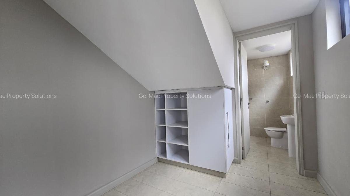 4 Bed House with En Suite in Runda - 14