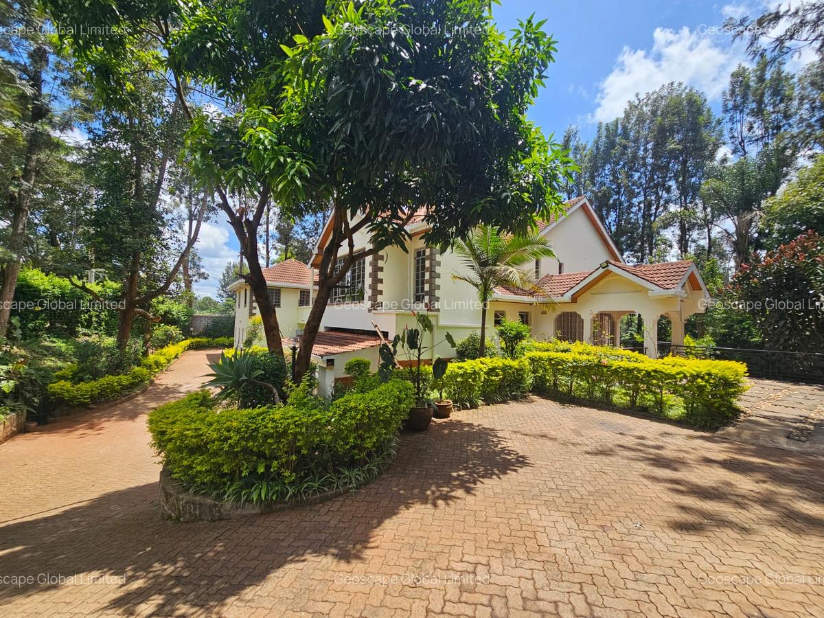 5 Bed House with En Suite in Runda - 2