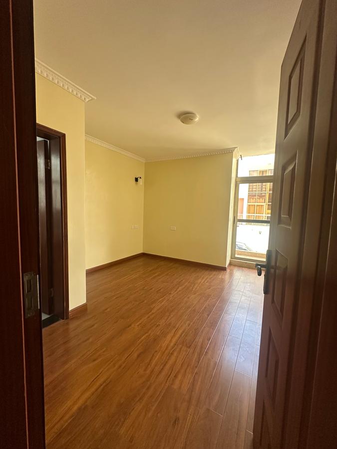 5 Bed Townhouse with En Suite in Lavington - 4