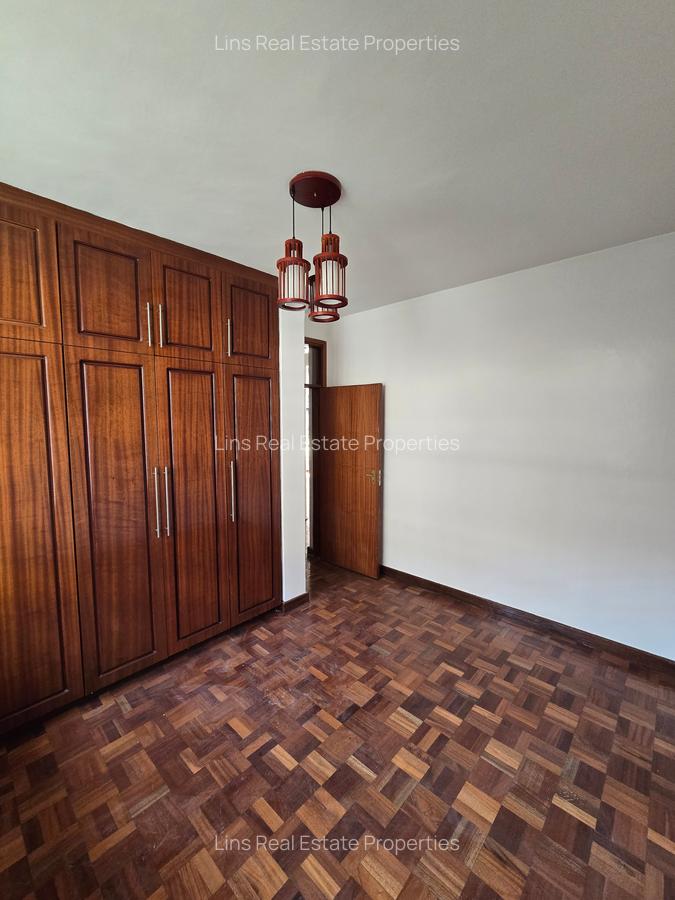 5 Bed Townhouse with En Suite in Lavington - 4