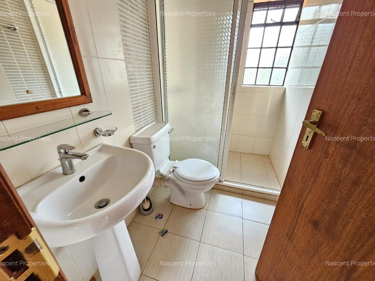 4 Bed House with En Suite in Runda - 8