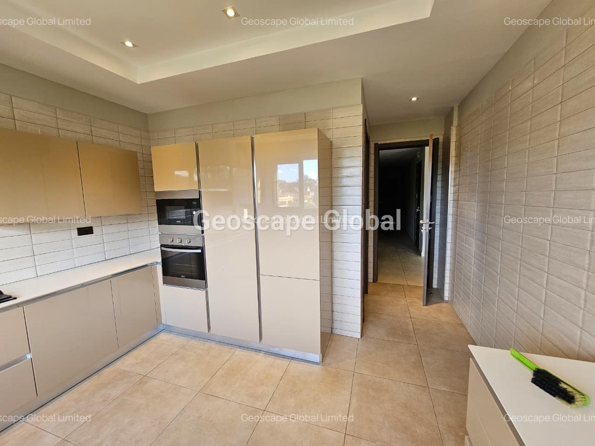 3 Bed Apartment with En Suite in Riverside - 7
