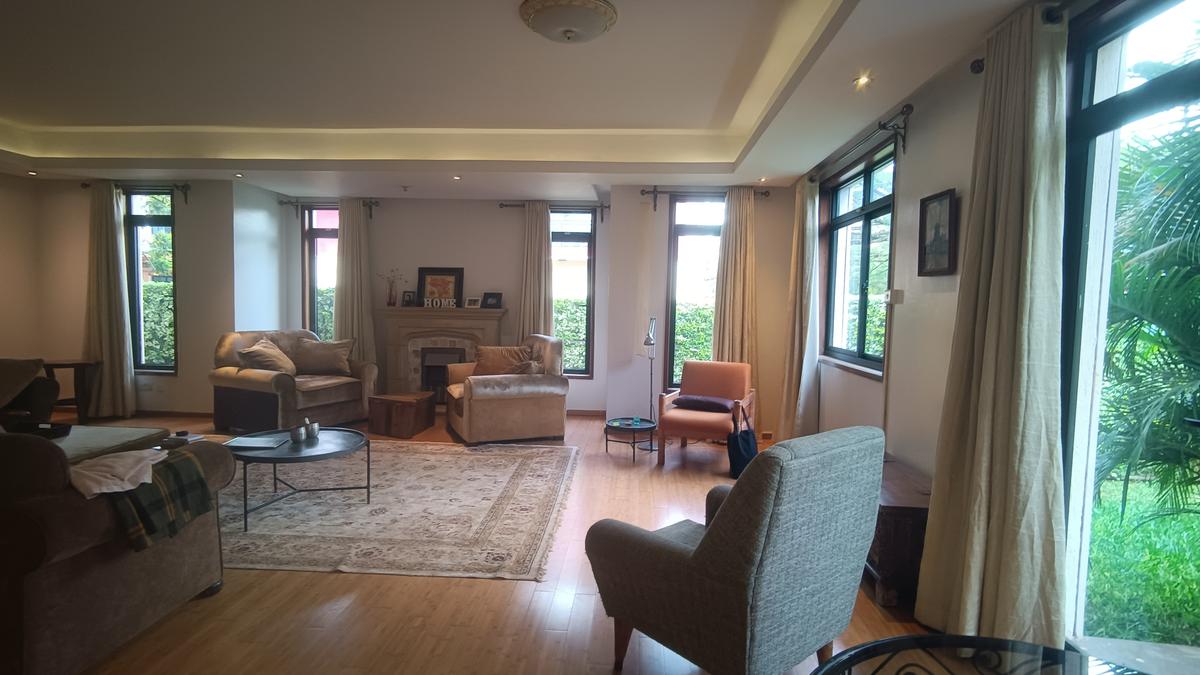 4 Bed House with En Suite at Lavington - 2