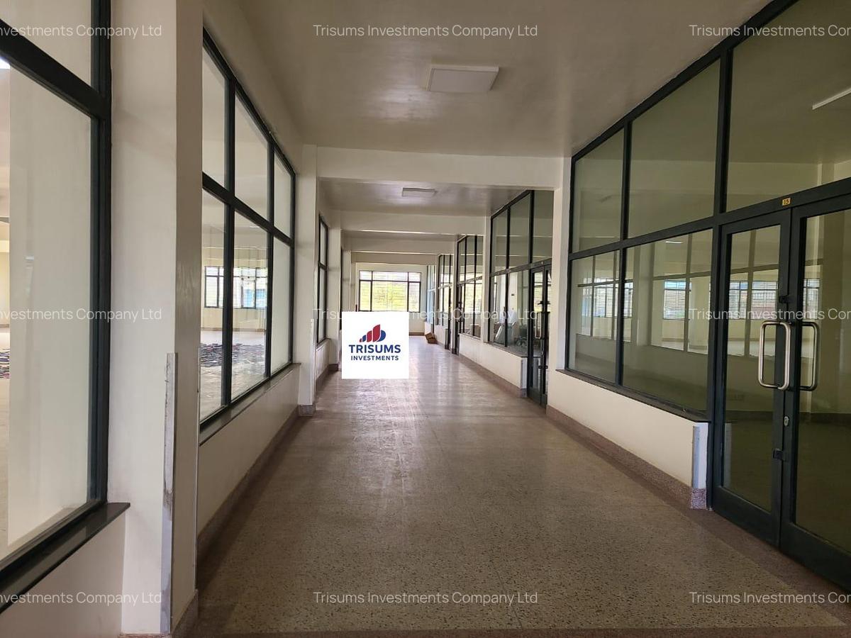 7,209 ft² Warehouse with Fibre Internet in Industrial Area - 7