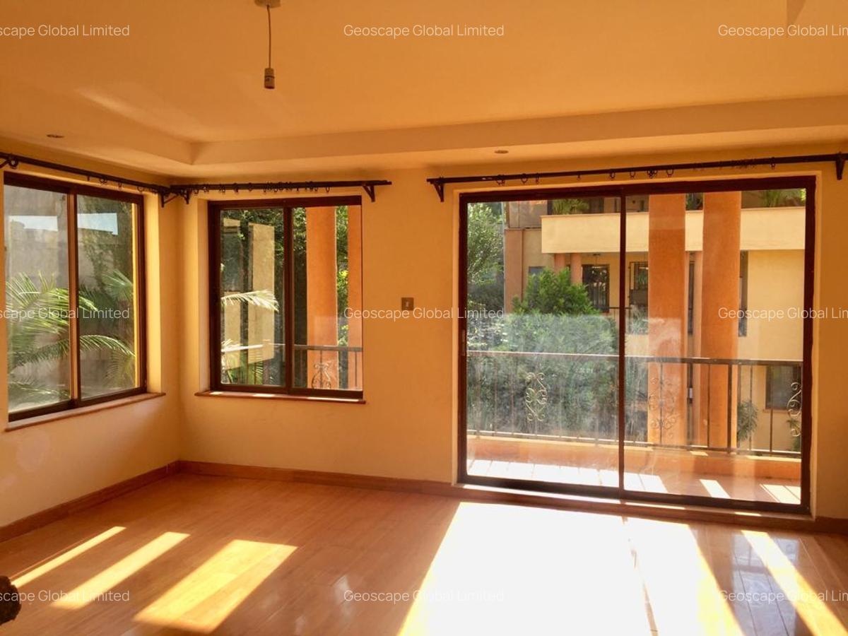 5 Bed House with En Suite in Spring Valley - 9