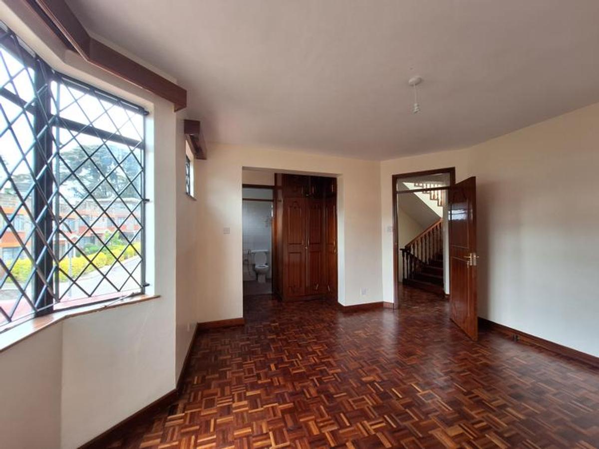 4 Bed Townhouse with En Suite at Lavington Green - 17