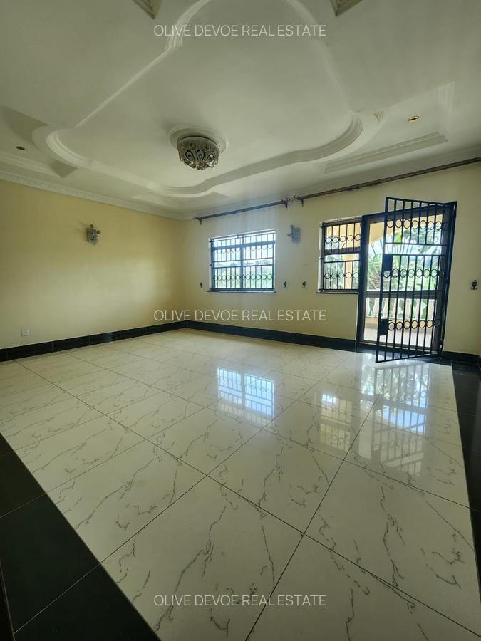 4 Bed Townhouse with En Suite in Lavington - 10