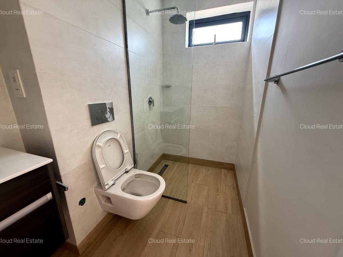 5 Bed House with En Suite in Kyuna - 9