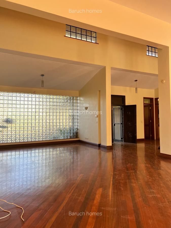 4 Bed House with En Suite in Runda - 3