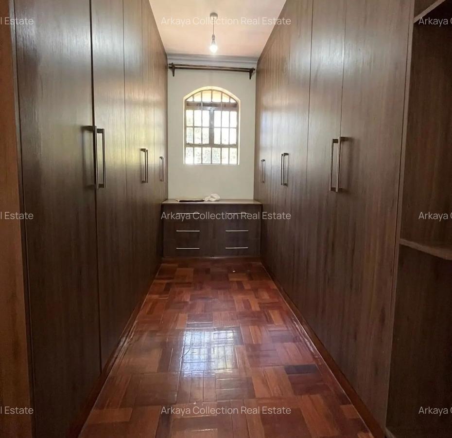 5 Bed House with En Suite in Lavington - 5