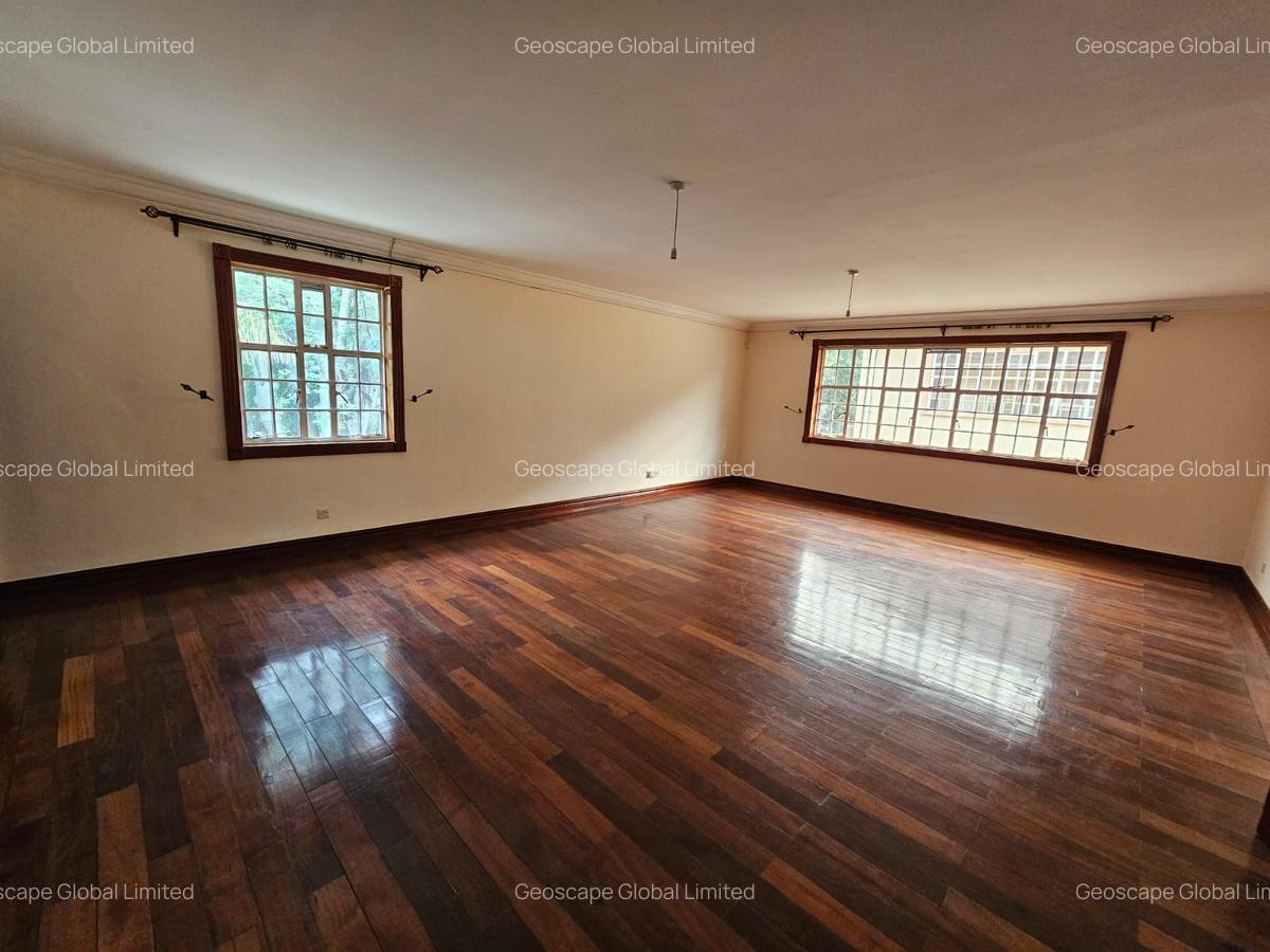 5 Bed Townhouse with En Suite in Lavington - 6