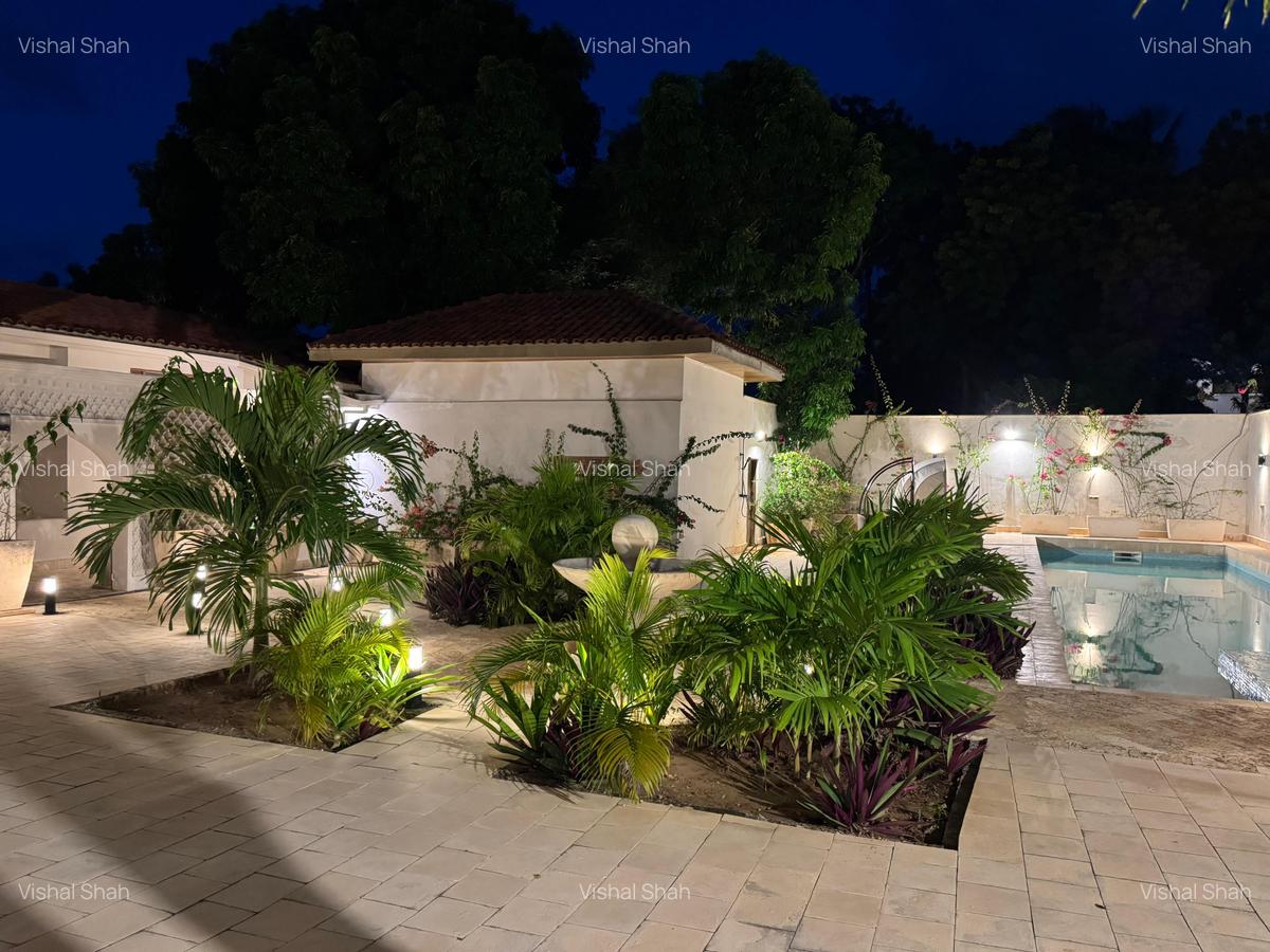 4 Bed Villa with En Suite at Bofa Road - 15