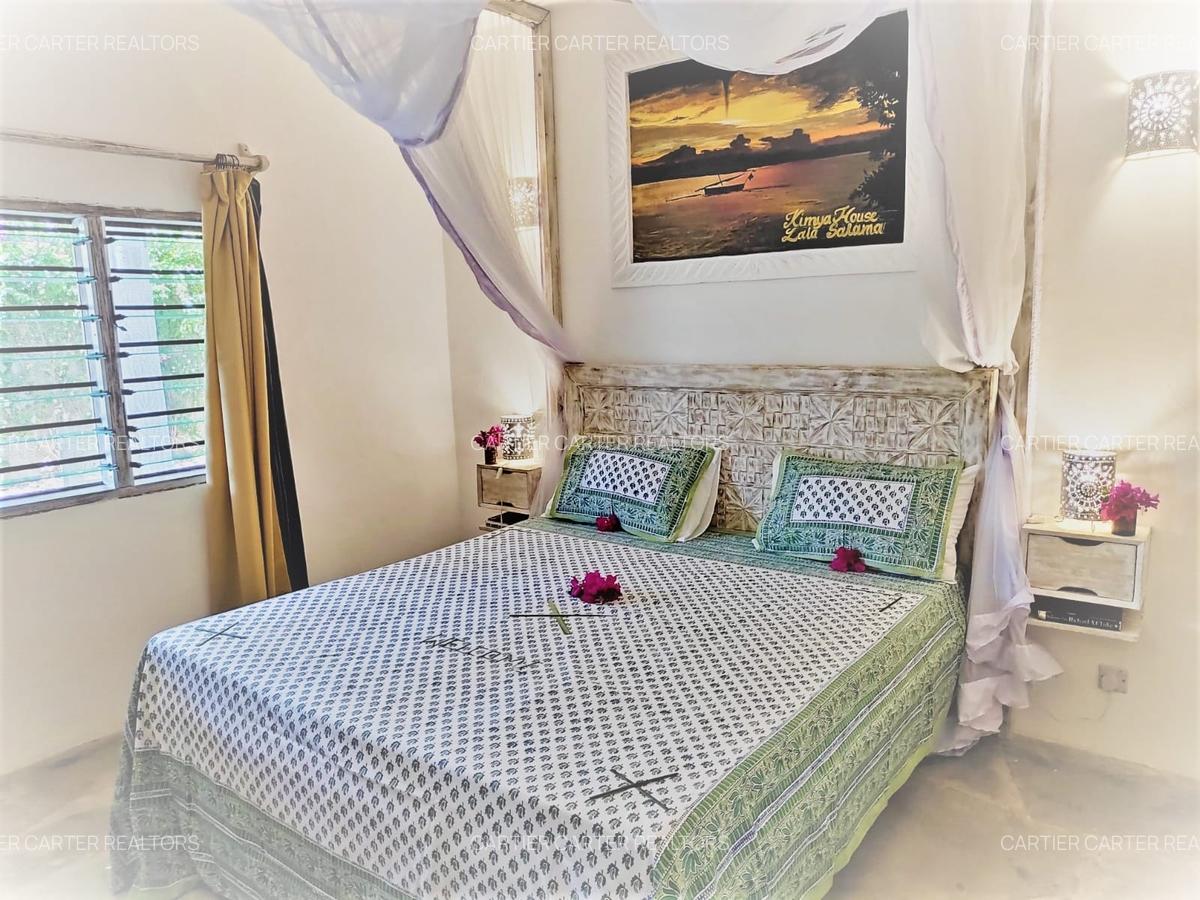 6 Bed Villa with En Suite in Watamu - 5