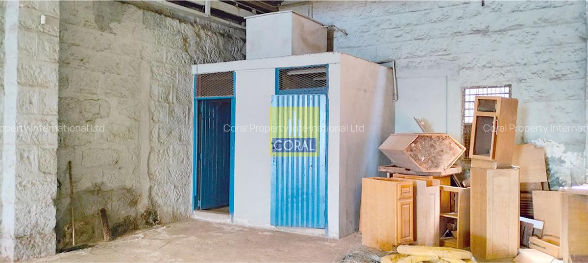 5,000 ft² Warehouse in Industrial Area - 5