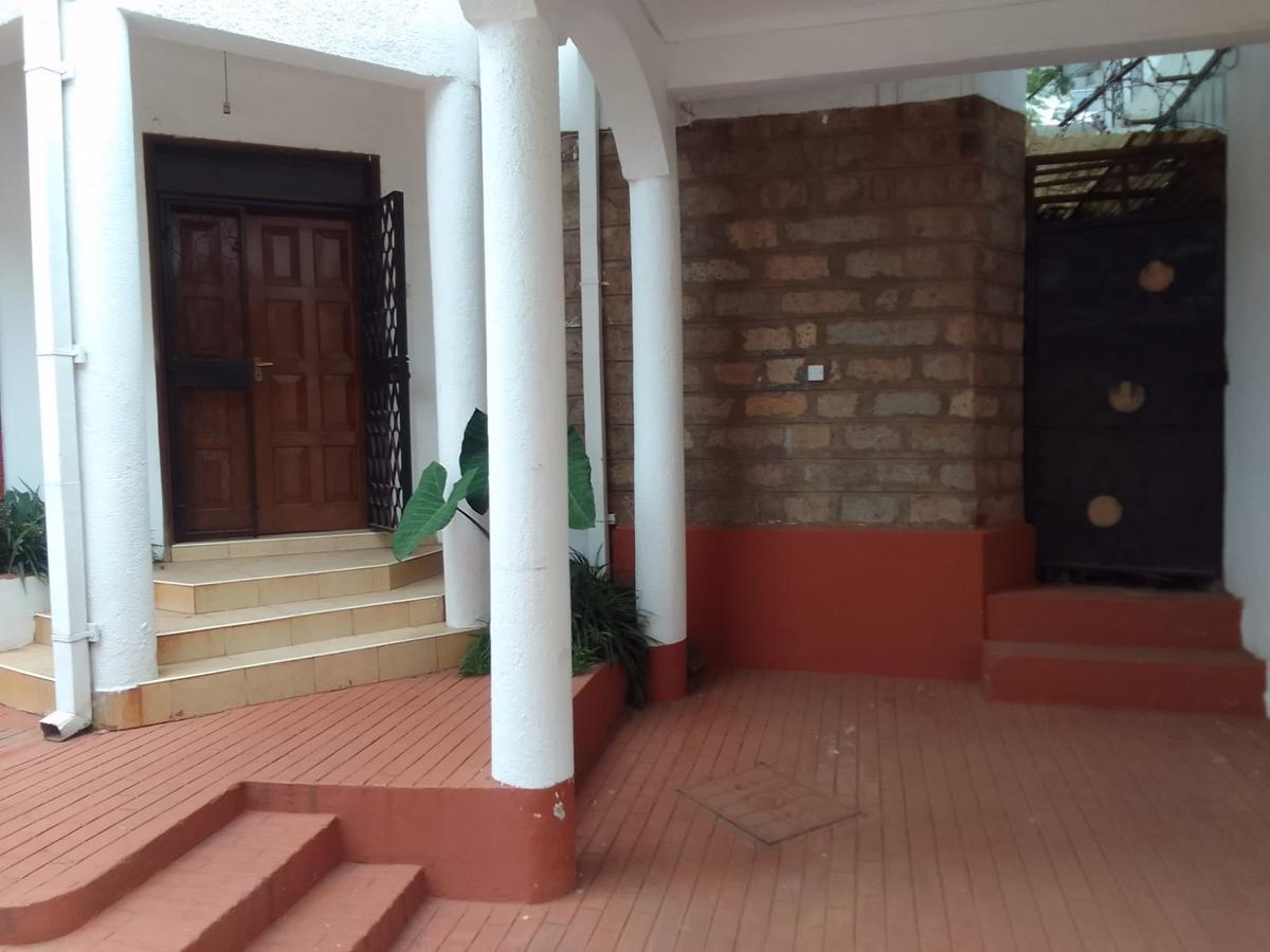 4 Bed Villa with En Suite in Westlands Area - 9