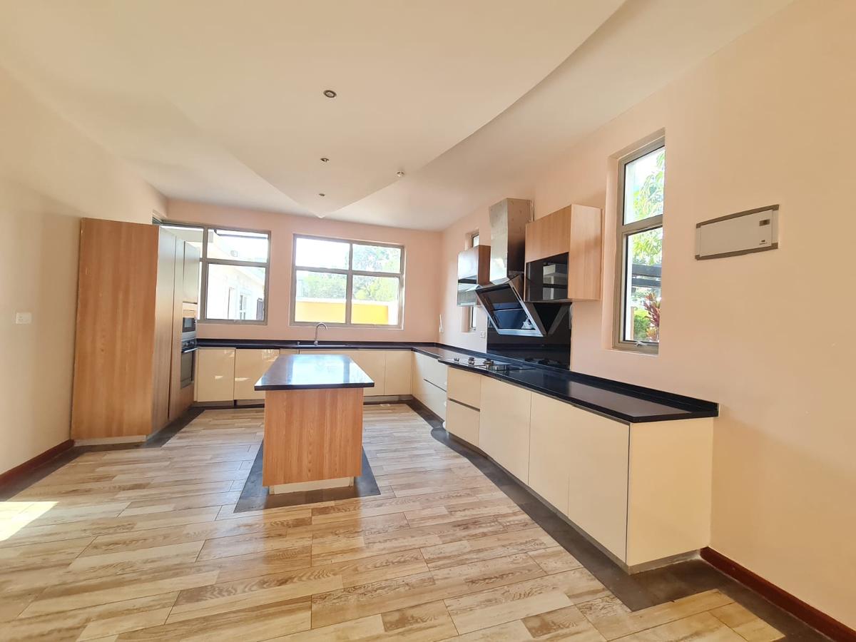 5 Bed Townhouse with En Suite at Karen - 7