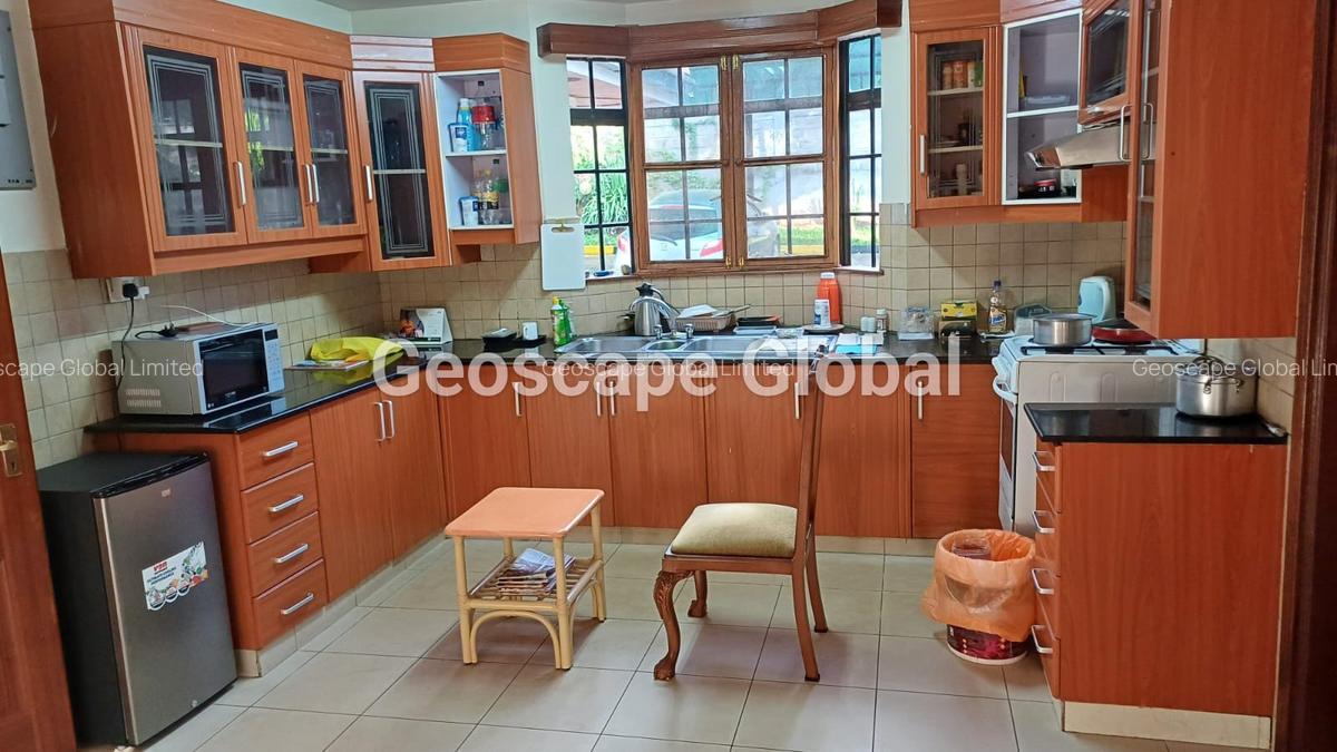 5 Bed House with En Suite in Runda - 4