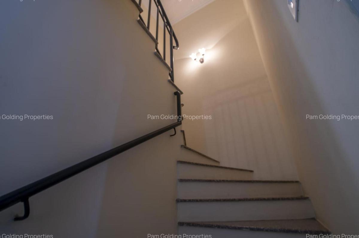 4 Bed Townhouse with En Suite in Athi River - 11