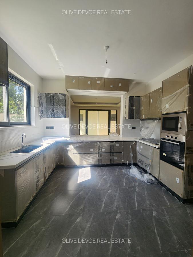 5 Bed Townhouse with En Suite in Lavington - 3