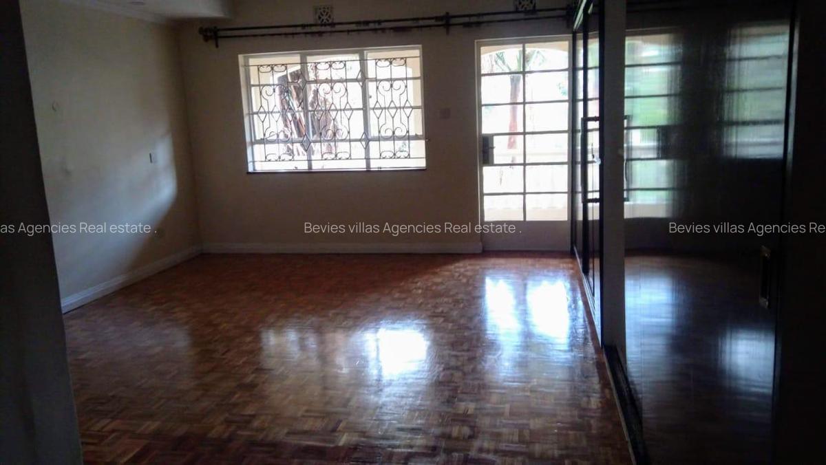 5 Bed Townhouse with En Suite at Lavington - 3