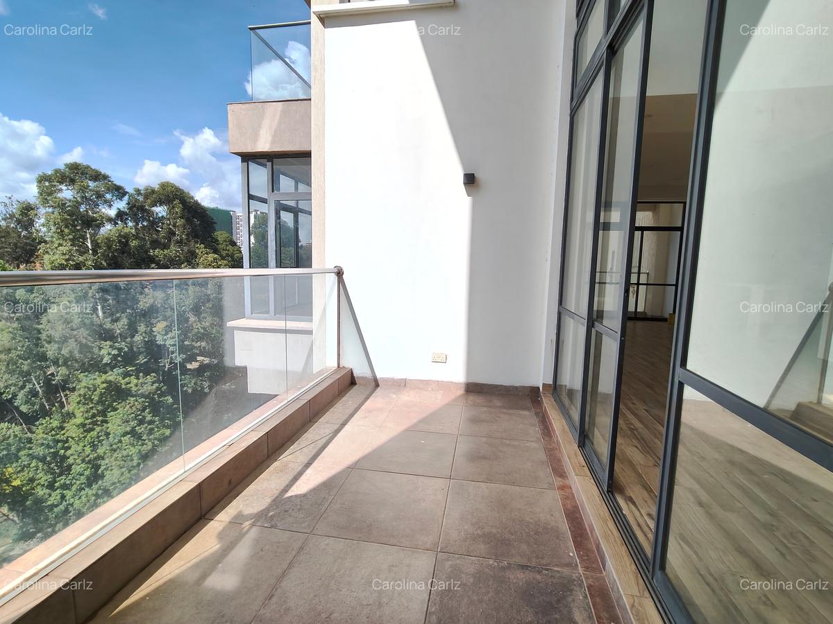 4 Bed Apartment with En Suite at Riverside Drive - 20