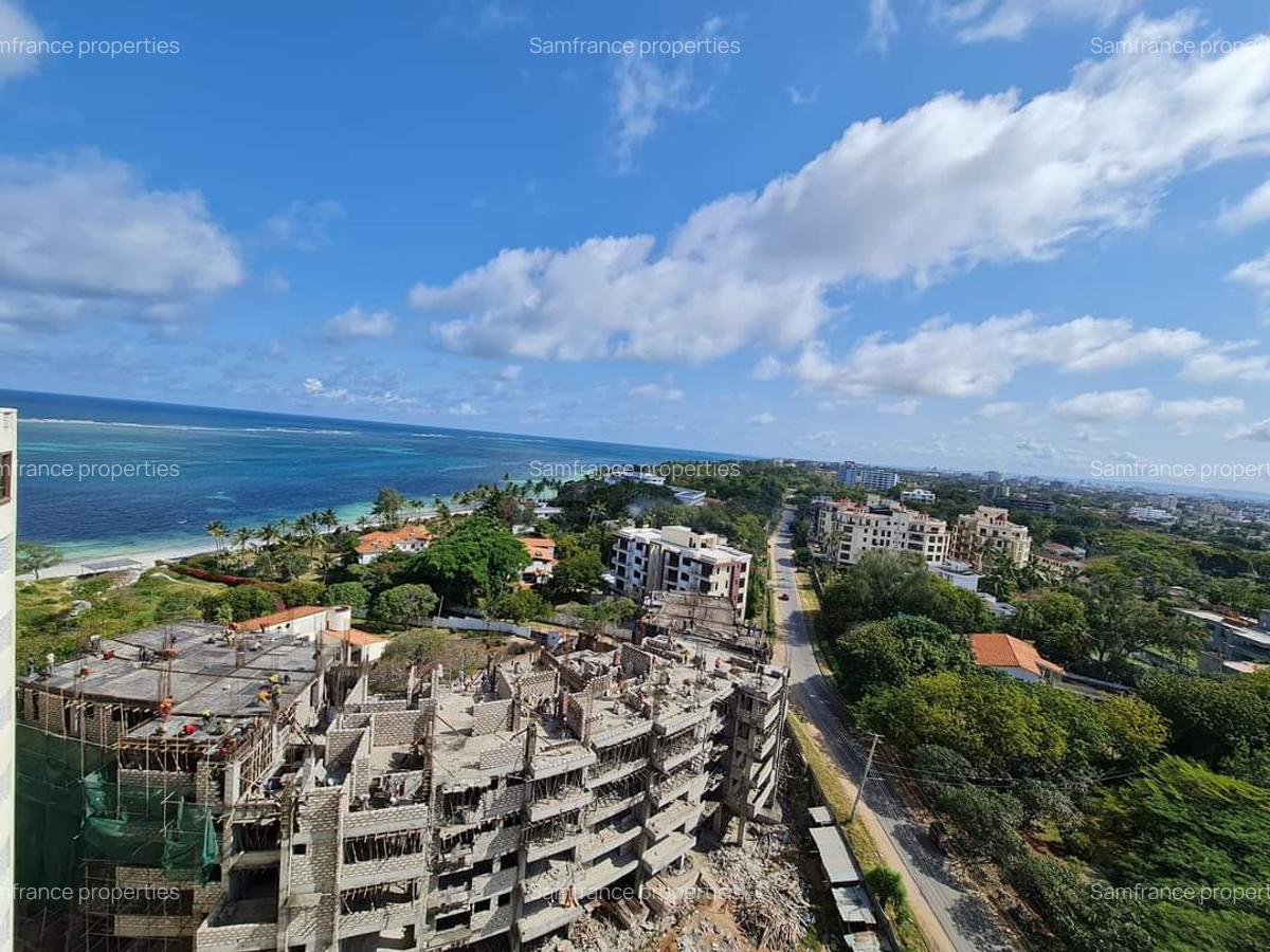 3 Bed Apartment with En Suite at Links Road - 2