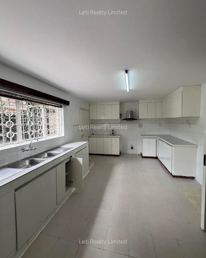 5 Bed Townhouse with En Suite in Lavington - 6
