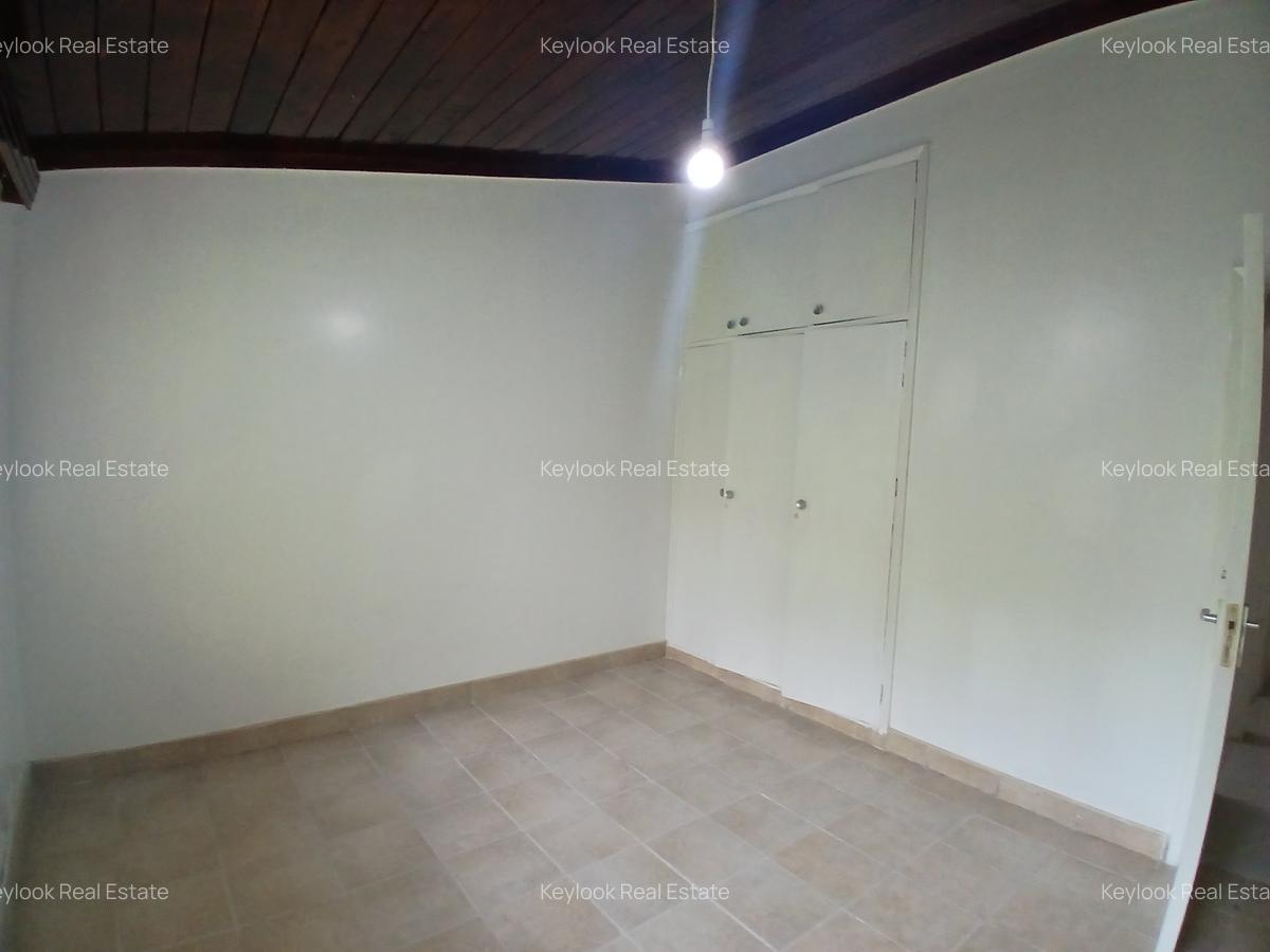 5 Bed House with En Suite at Lavington - 7