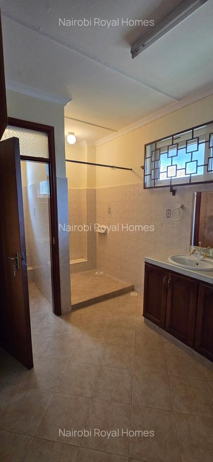 5 Bed Townhouse with En Suite at Lavington Green - 18