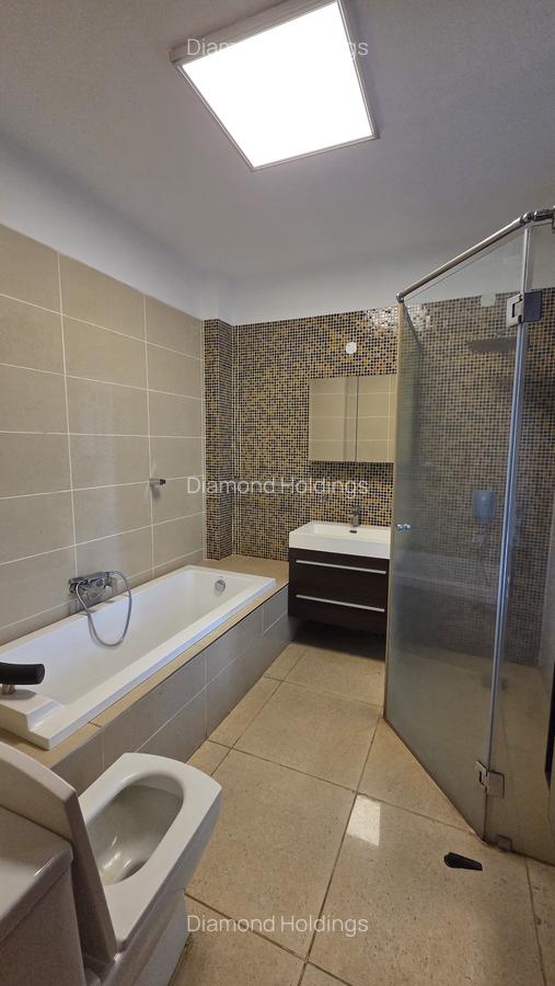3 Bed Apartment with En Suite at Parklands - 14