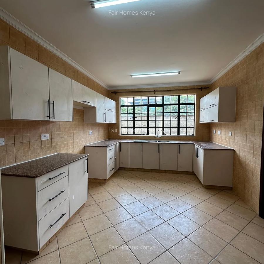 4 Bed Townhouse with En Suite at James Gichuru - 13