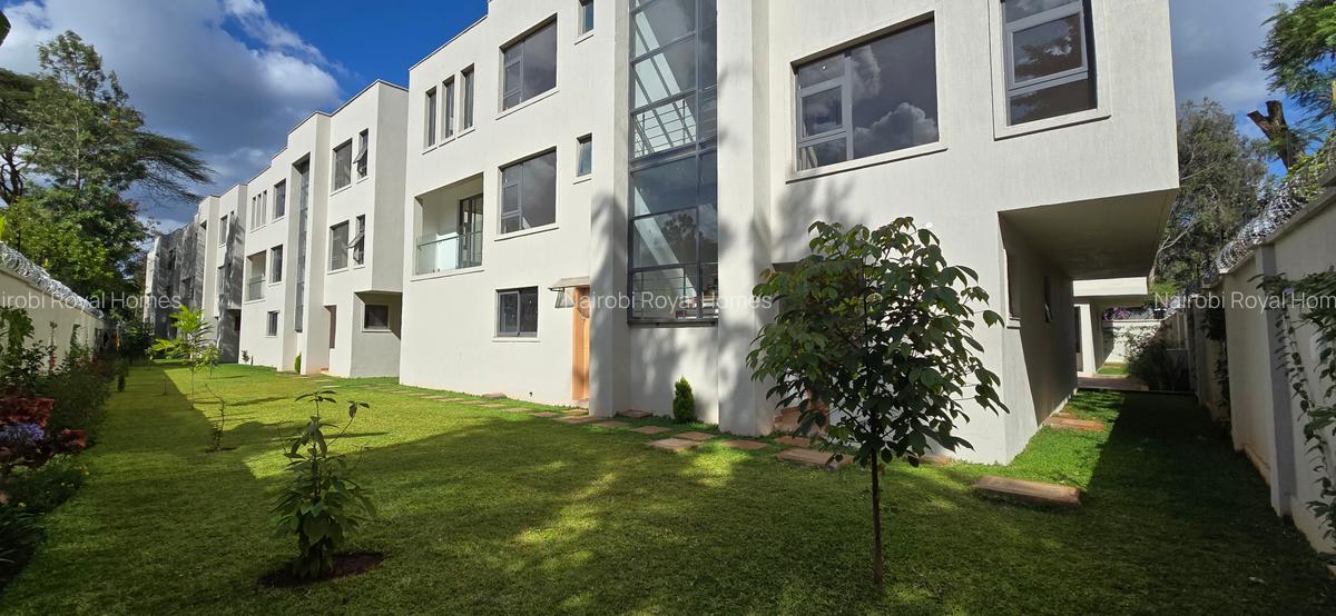 5 Bed Townhouse with En Suite at Lavington Green - 3