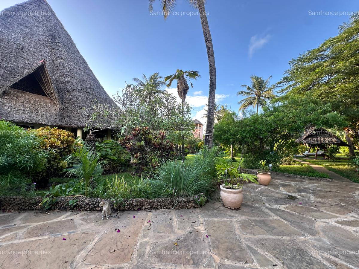 5 Bed Villa with En Suite at Beach Road - 10