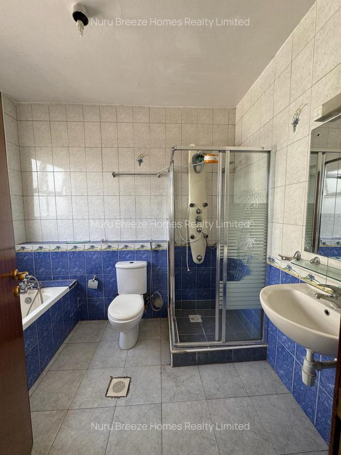 3 Bed Apartment with En Suite in Brookside - 6