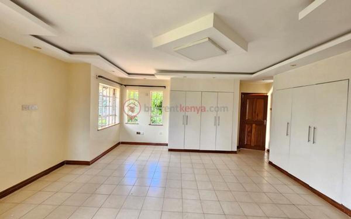 5 Bed Townhouse with En Suite at Westlands - 11