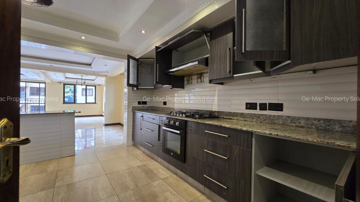 5 Bed House with En Suite in Lavington - 8