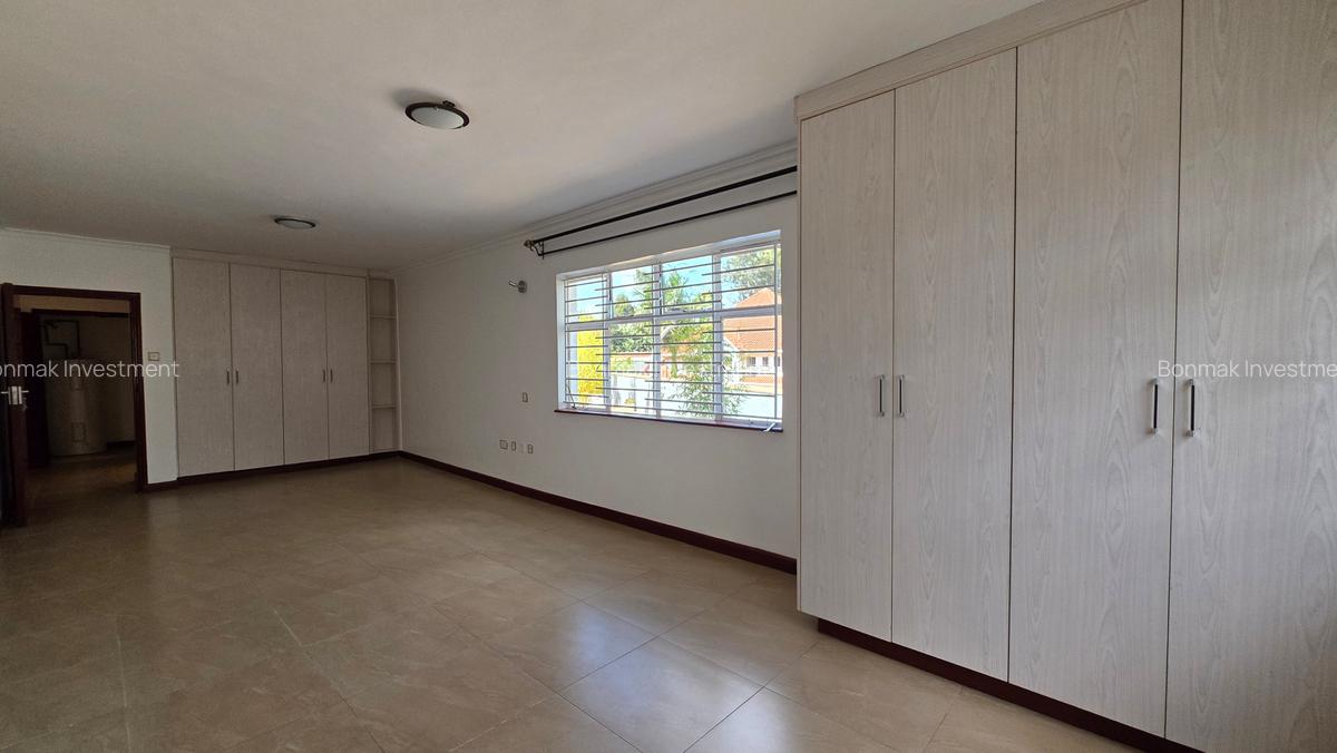 4 Bed House with En Suite at Old Runda - 11