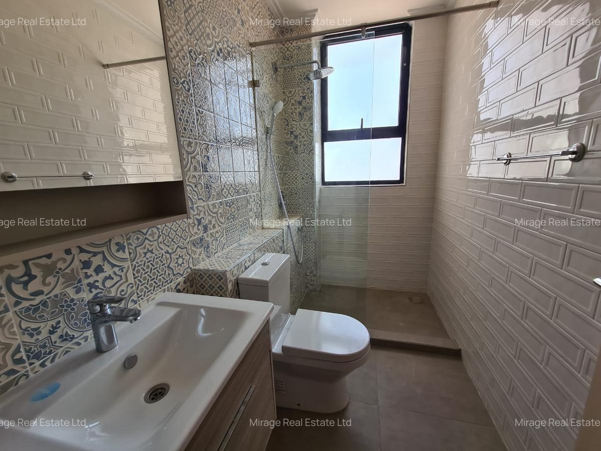 4 Bed Apartment with En Suite in Parklands - 13