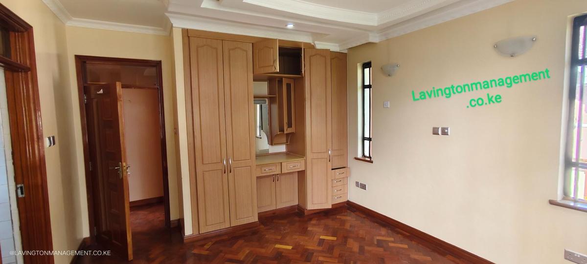 4 Bed House with En Suite at Lavington Green - 16