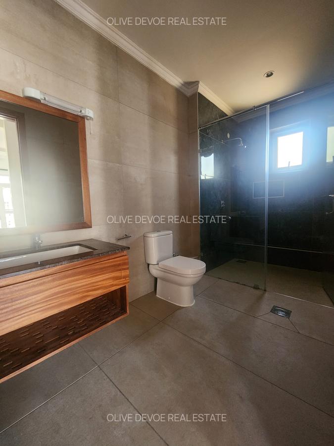 5 Bed Townhouse with En Suite in Lavington - 9