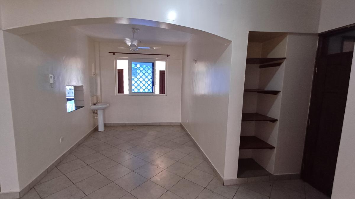 3 Bed Apartment with En Suite at Beach Road - 8