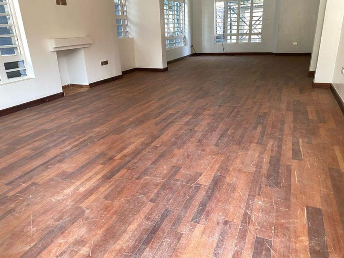 5 Bed Townhouse with En Suite in Karen - 2