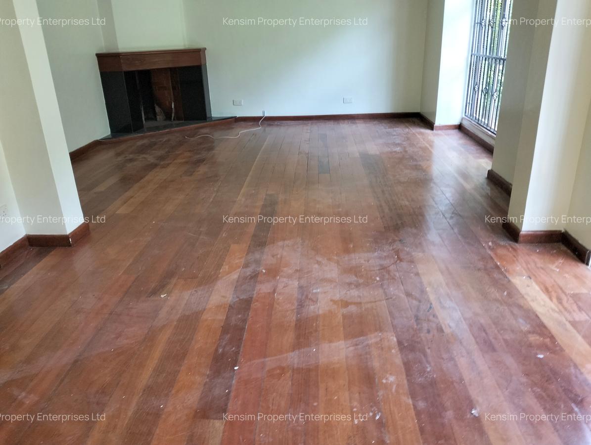 5 Bed Townhouse with En Suite in Brookside - 3