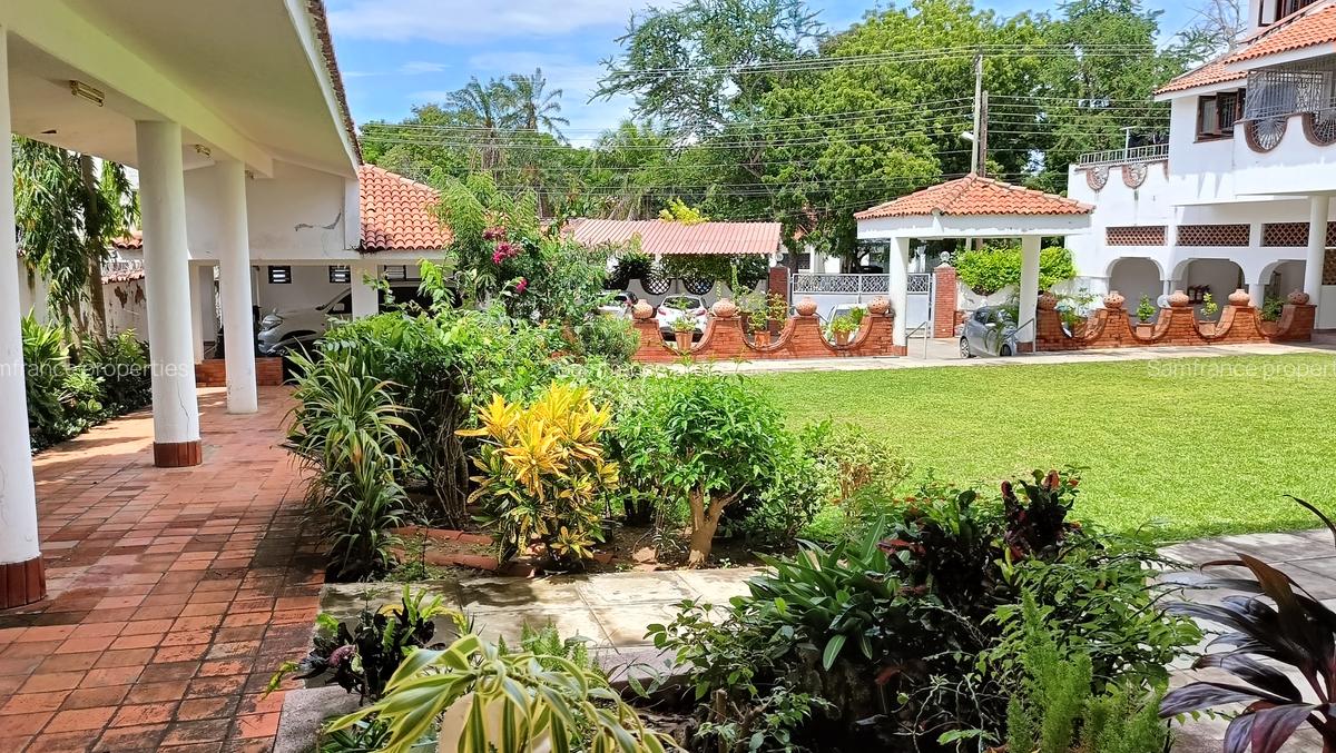 4 Bed Townhouse with En Suite at Greenwood Drive - 11