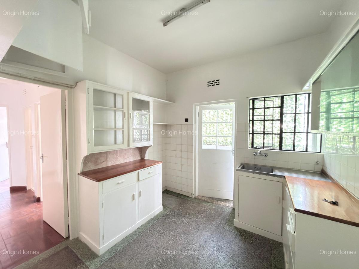 2 Bed Apartment with En Suite at Dennis Pritt Road - 4