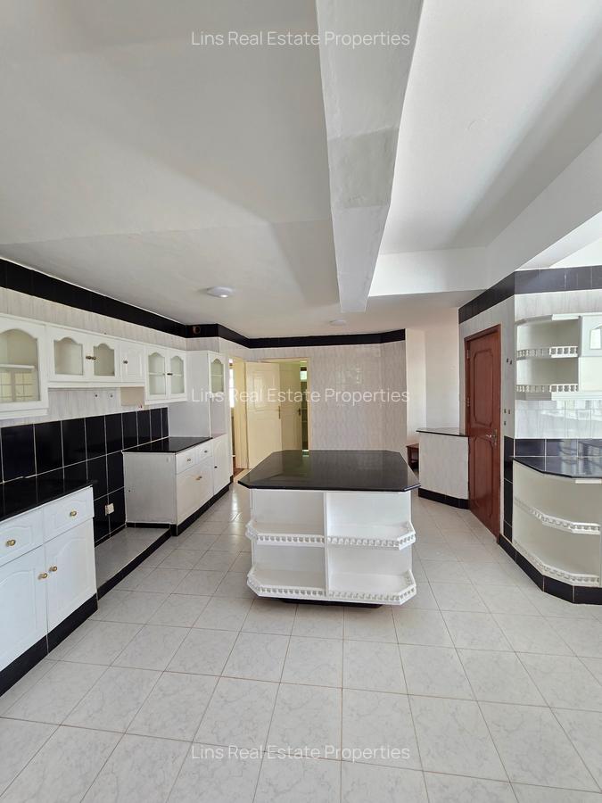 4 Bed House with En Suite in Runda - 9